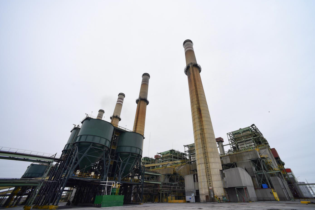 La planta termoeléctrica de José López Portillo, propiedad de la estatal Comisión Federal de Electricidad y ubicada en el norteño estado de Coahuila, quema carbón para generar energía en México.  AMIGOS: CFE